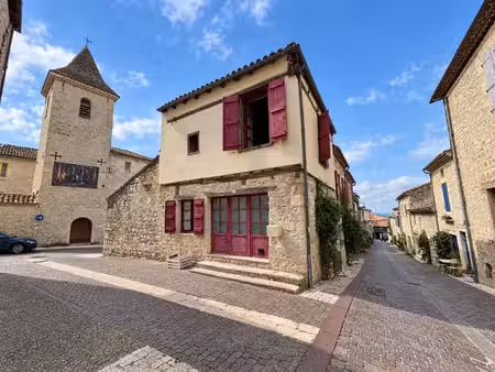 charmante maison de village de 65 m2 en pierre composée de 2