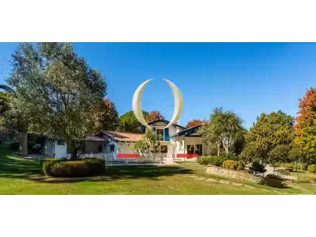 maison avec piscine et jardin arcangues (64)