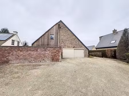 ruime villa met zwembad op een rustige locatie
