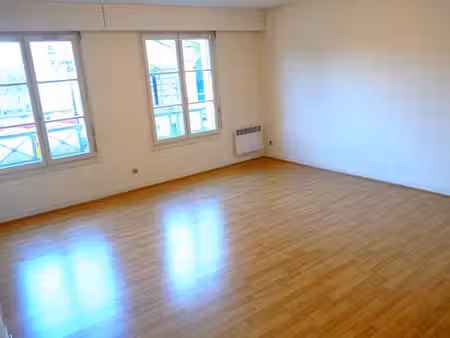poissy plein centre ville appartement de 45.9 m² type f2 en rdc
