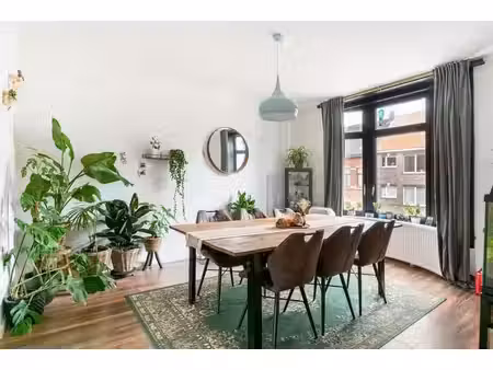 ruim duplex appartement met 2 slaapkamers en terras