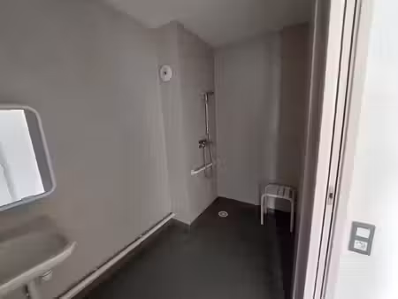 beau t2 a louer dans residence calme et securisee