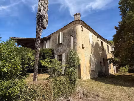 aignan (32): bel ensemble immobilier de caractere a renover 300m2 + local avec vitrine  ja