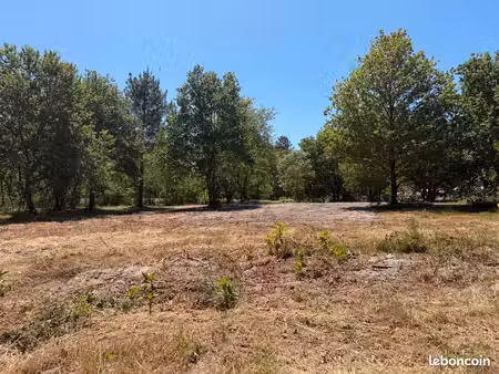 terrain 1 800 m² pompejac