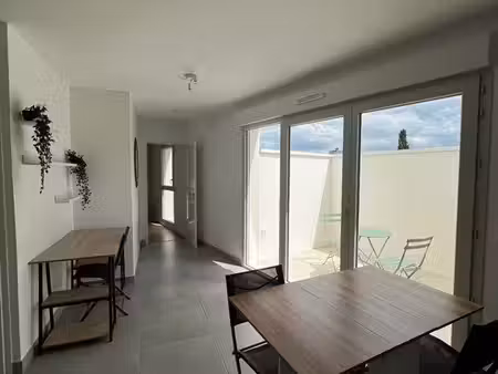 t2 meublé avec balcon et parking
