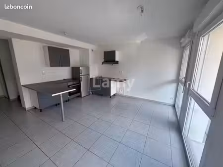 studio 1 pièce 28 m²
