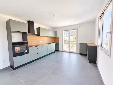 appartement t4 entièrement rénové avec terrasse