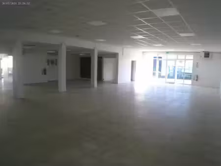 local professionnel à louer chateaubernard 8 pièce(s) 740m2 3 400€/mois ht/hc