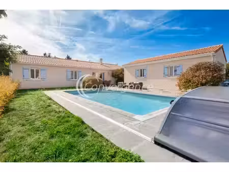 maison plain pied de 4 chambres  double garage  piscine à ch