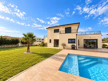 maison contemporaine 190 m2 -6 chambres  piscine chauffée et