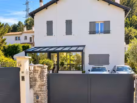 maison divisée en 2 appartements piscine garage