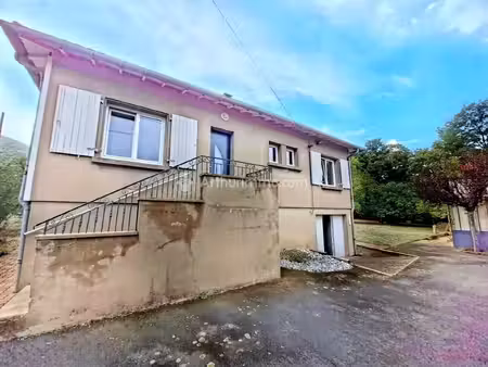 maison sur 2000m² de terrain avec dépendance