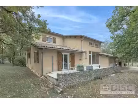 belle maison spacieuse avec piscine à proximité de septfonds.
