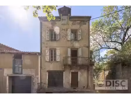 charmante maison de village à rénover sur une belle place à laguépie.