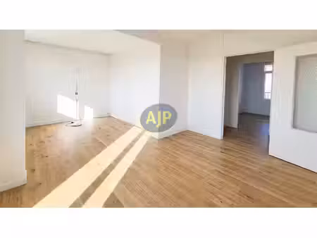 t4 résidence sécurisée avec parc.