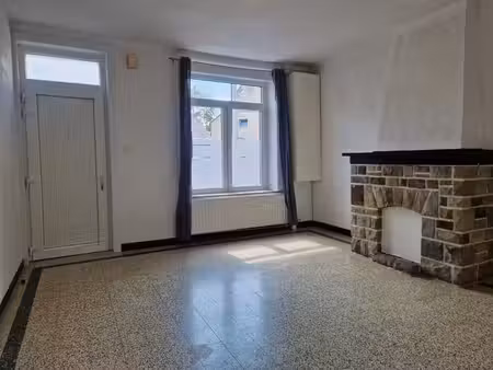 belle maison avec terrasse et jardin proche des commodités