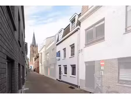 ruime gezinswoning in eeklo met 5 slaapkamers  2 badkamer...