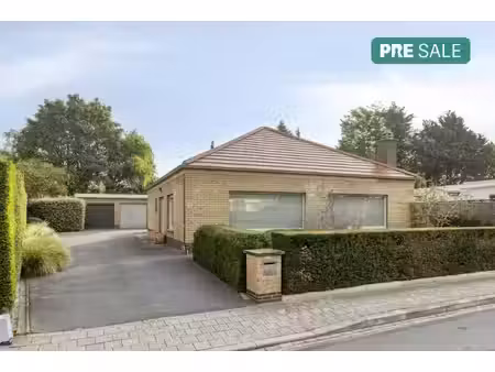 instapklare bungalow op 898m² te koop in wevelgem!