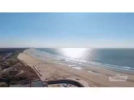 appartement entièrement rénové avec vue frontale sur la mer…