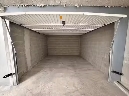 box fermé grand format de 17 m² environ  en sous-sol dans une résidence sécurisée - nice s