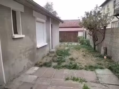 jolie maison ancienne avec sa dépendance