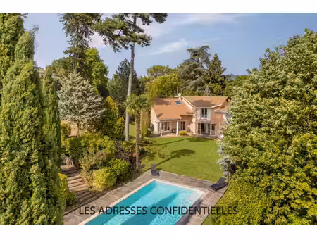 champagne au mont d'or - maison familiale - 226.50 m2 - sur
