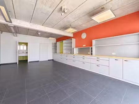 bureau / surface professionnelle de ± 45 m²