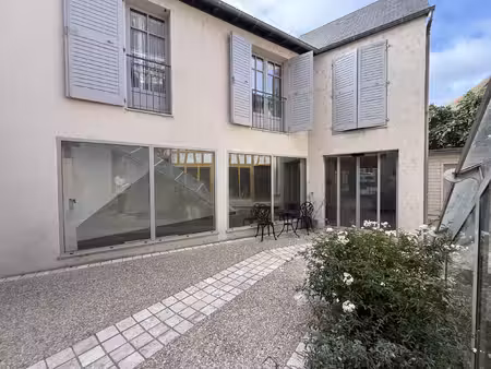 local professionnel 48m2 amboise centre