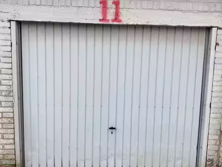 garage à louer près du centre commercial ( ville 2 )
