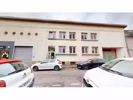 immeuble à usage mixte en 2 appatements t3 de156 m²  et un local commercial de 319 m²