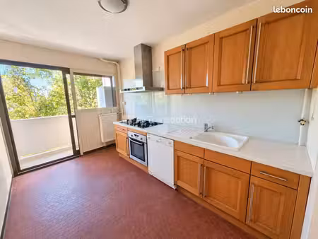 bel appartement -t4 - 71.5 m²- 2 balcons - garage inclus + cave