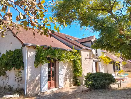 belle longère avec 2 4 ha de prés et bois à saint-gillesdf-835-b