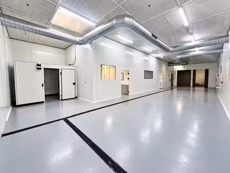 location local commercial