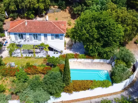 collobrieres propriete avec piscine et vue panoramique
