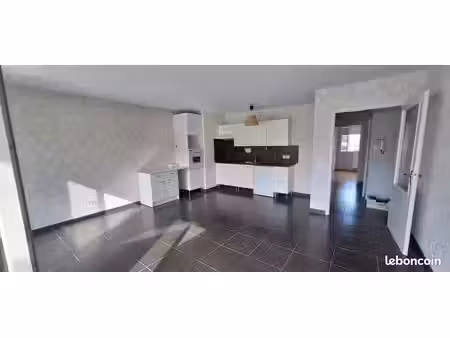t3  65m2  avec garage individuel  chauffage et eau chaude compris. nombreux points forts p