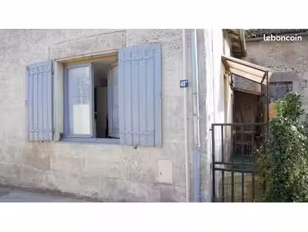 maison de 23 m²  2 pièces  parking et petite courette privée 