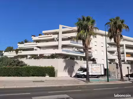 t2 vide avec grande terrasse et garage