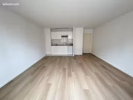 studio 1 pièce 31 m²