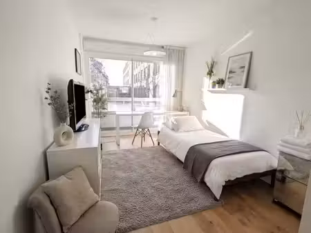 appartement de 17m2 à louer 880 eur par mois à sceaux