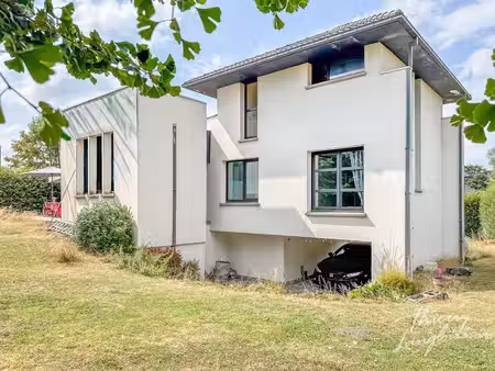 maison d'architecte sur 1600m2 élégance et sérénité aux po