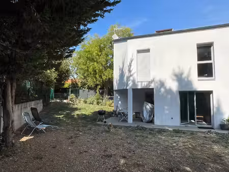 a vendre la rochelle maison 81m2 3chambres jardin et stationnements
