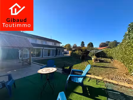 bâgé -le-châtel  maison de village  d'environ 165m2 habitabl