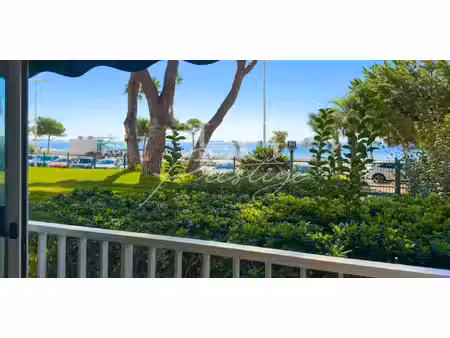 appartement en bord de mer cannes (06)