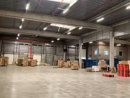 location entrepôt 2413m² à 12388m²