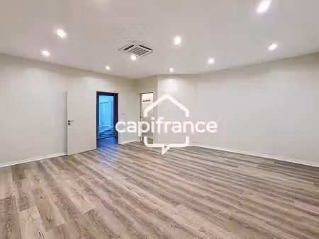 local/bureau 42 m² a louer moudong baie mahault (971)