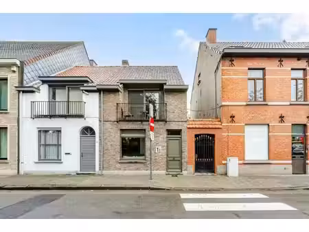 centraal gelegen woning met 3 slaapkamers en ruime veranda