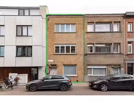 te renoveren woning met 3 slaapkamers op toplocatie nabij...
