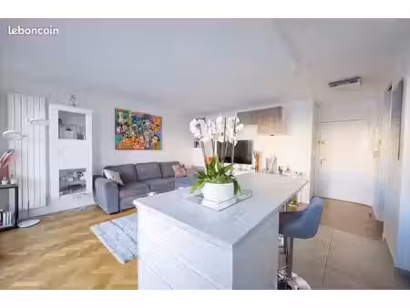 levallois-perret – appartement récent 46 m² avec superbe terrasse de 18 m²  parking & born