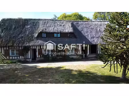 longère en chaume sur environ 3 600 m²
