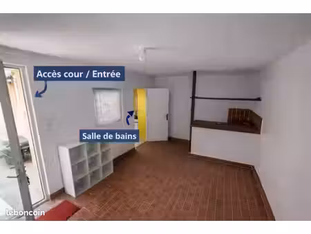 blaye studio centre ville avec cour privative